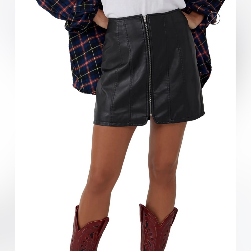 Free People Layla Faux Leather Black Miniskirt Front Zipper 12